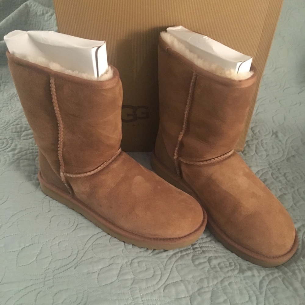 Classic Short Uggs - like new